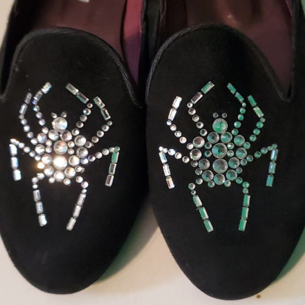 New Fsny women's 6.5 black flats with rhinestone spider design